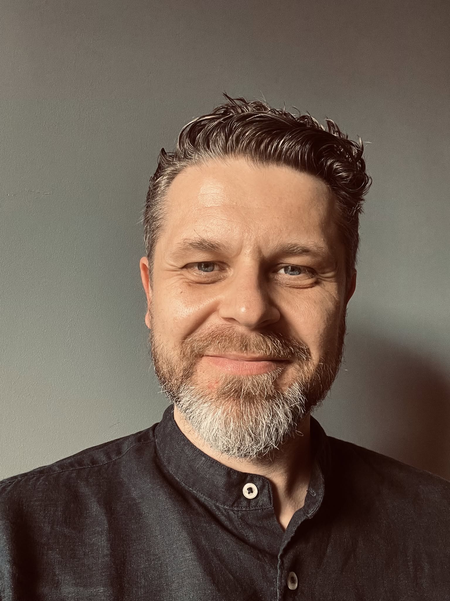 Kamil Drabik podczas pracy terapeutycznej